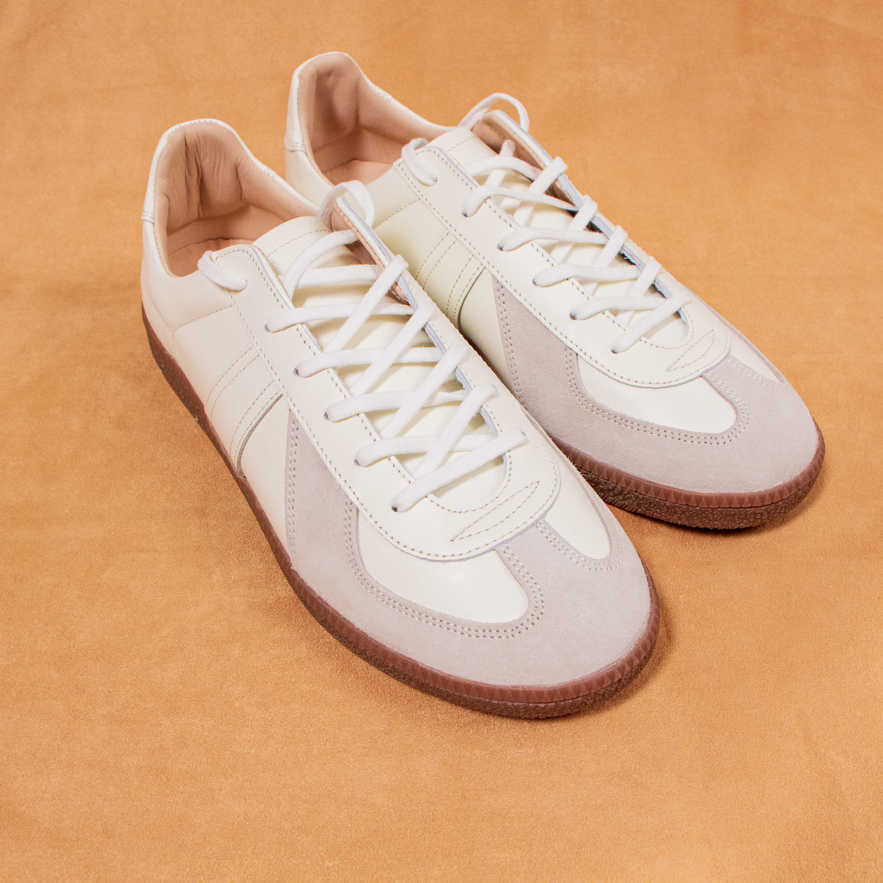 Boots-Material-Frankfurt-White