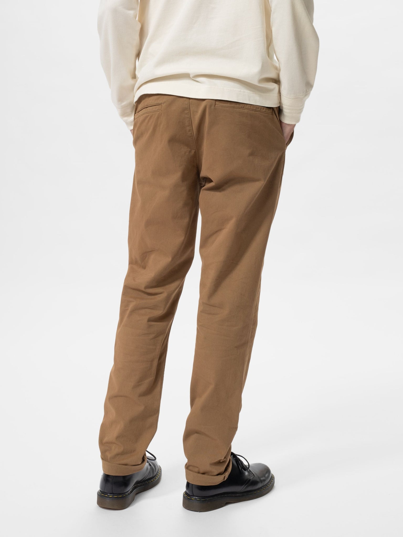 what is a chino tobacco Italian Standard Chinos - Cotton ready pockets for D3O hip and knee protection Breathable construction for warm weather comfort No Nudie JeansEasy Alvin Tobacco