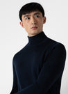 【Sunspel】Extra Fine Merino Roll Neck Light Navy