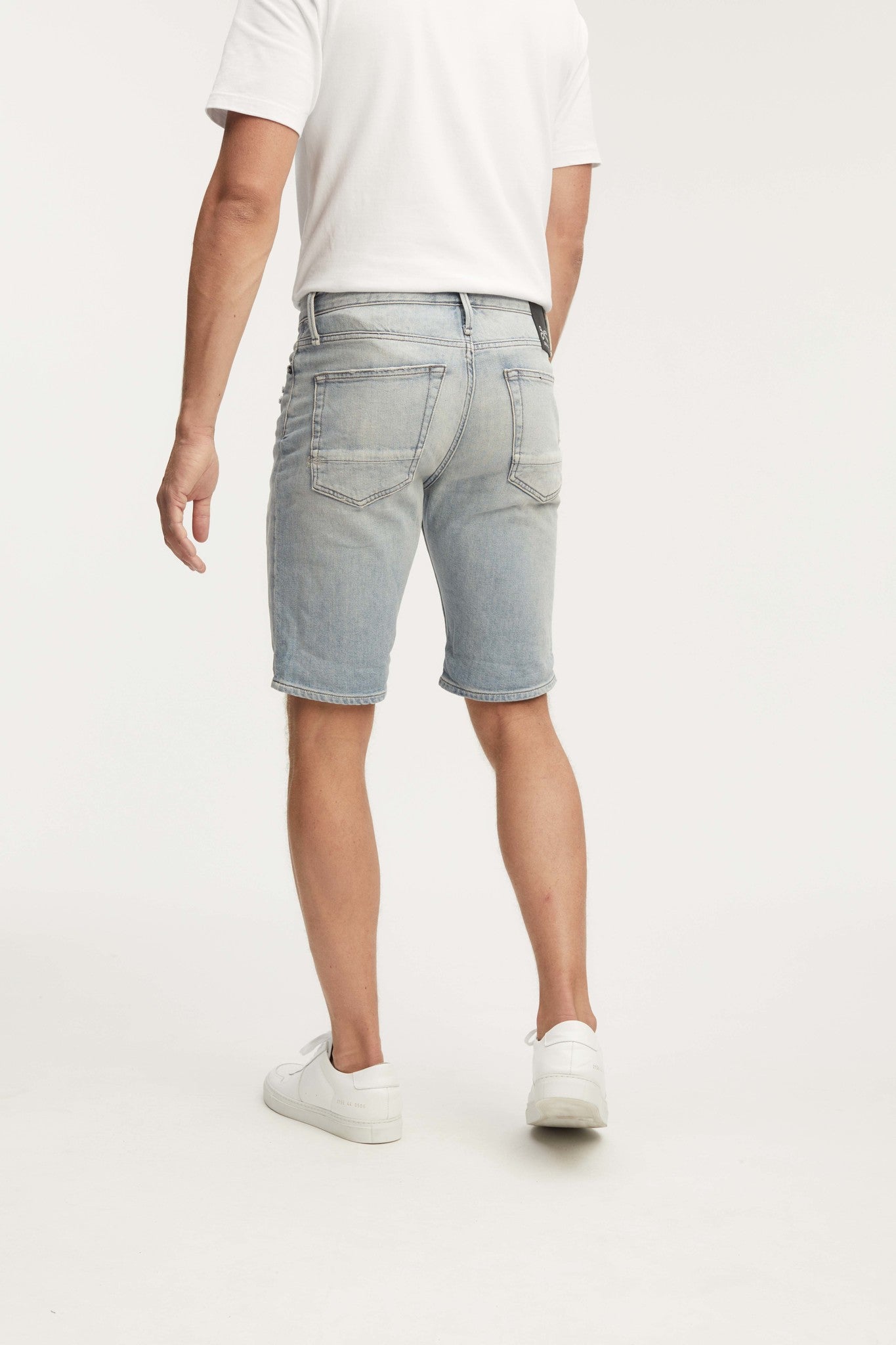 DENHAM】RAZOR SHORT RRB Slim Short Jeans / 淺藍刷色自然破壞合身 