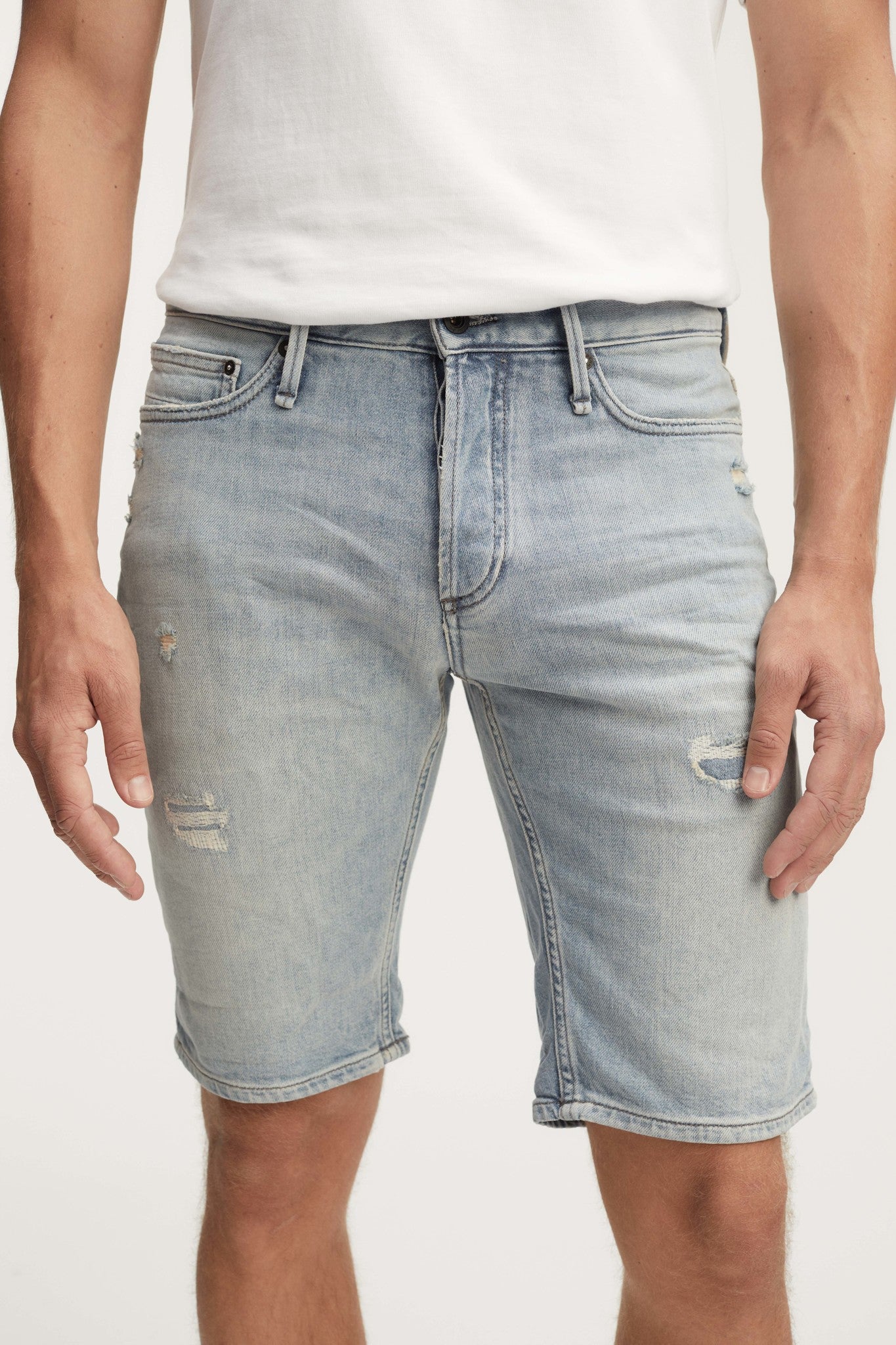 DENHAM】RAZOR SHORT RRB Slim Short Jeans / 淺藍刷色自然破壞合身 