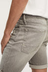 【DENHAM】RAZOR SHORT RRLG Slim Short Jeans / 淺灰作舊 自然破壞 合身牛仔短褲