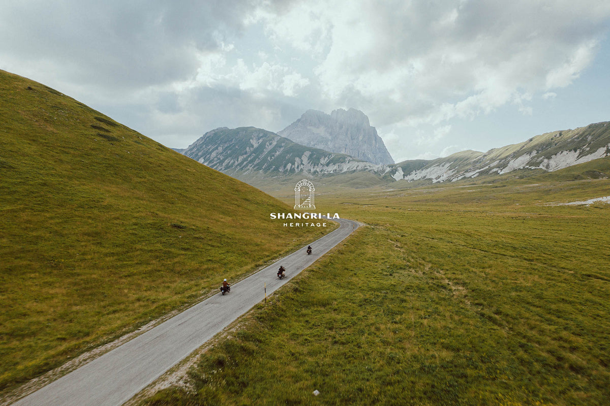 Shangri-La Heritage – motorcycles on a mountain road