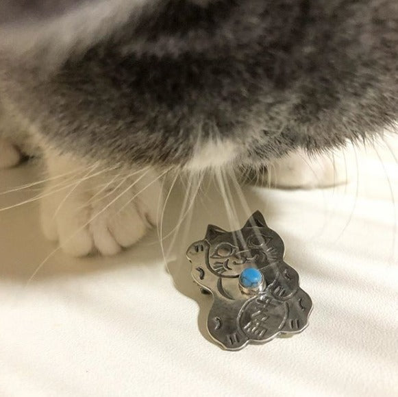 【MUNQA】MANEKI NEKO Lucky Cat Brooch / Brooch