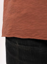 【Nudie Jeans】Roger Slub Terra／竹節感寬鬆素T