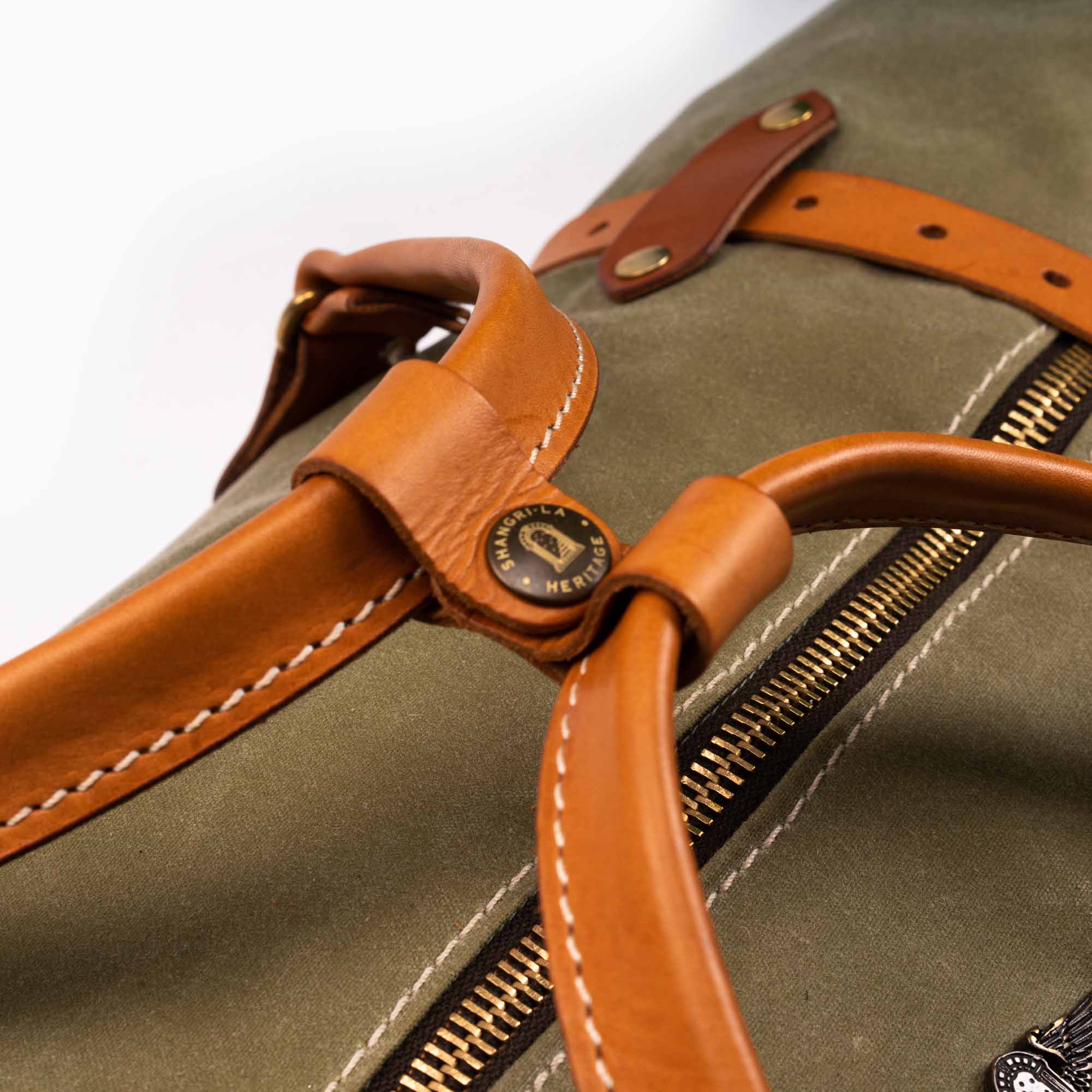 Coated Canvas Travel Bag Classic Extra Large Crossbody Shoulder Bag With  Leather Montgomery Straps For Men And Women 50cm Duffel Bag From  Alexlvxury, $91.71 | DHgate.Com